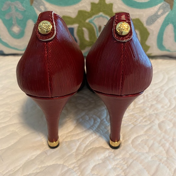 Red pumps - Picture 2 of 2